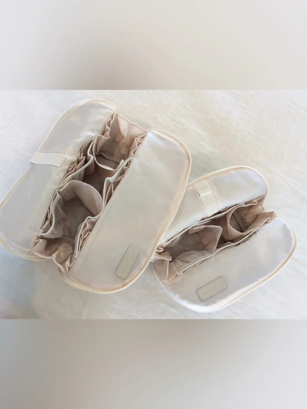 Standing Foldable Cosmetic Makeup Tioletry Travel Bag Set in Cream - Brand New!